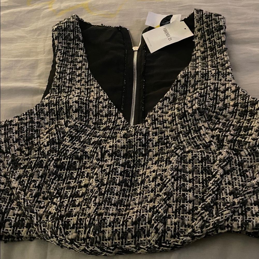 Forever 21 Chic Black and White Tweed Crop Top M - Picture 1 of 5